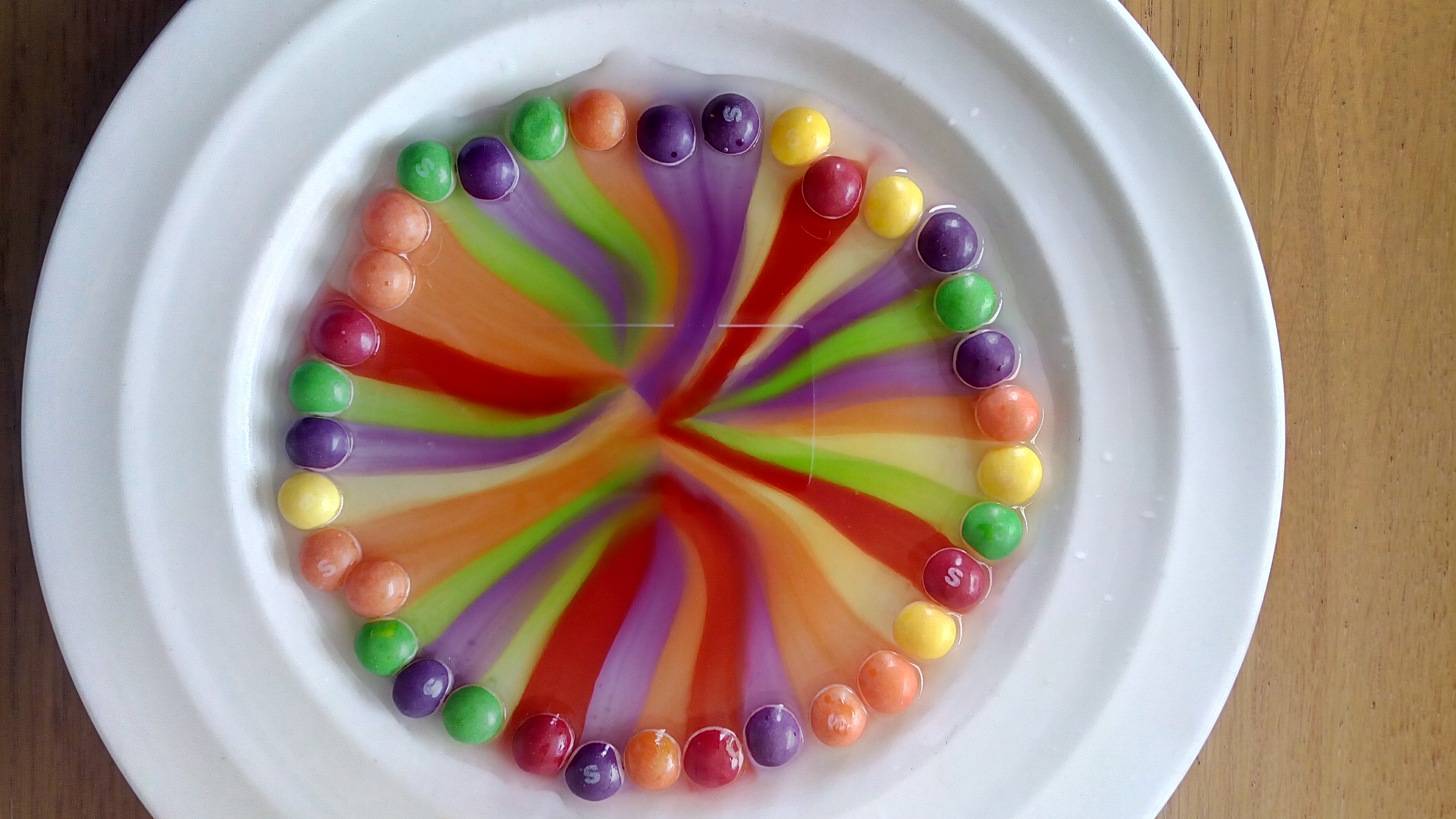 Rainbow on a plate experiment- try this amazing fun and exciting experiment at home with your kids and blow away your dinner guests with this party piece science experiment www.anyone4science.com